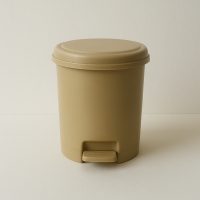 Caneca plástica con pedal